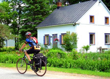 Canada-Quebec-Bike and Cruise the Montreal Waterways